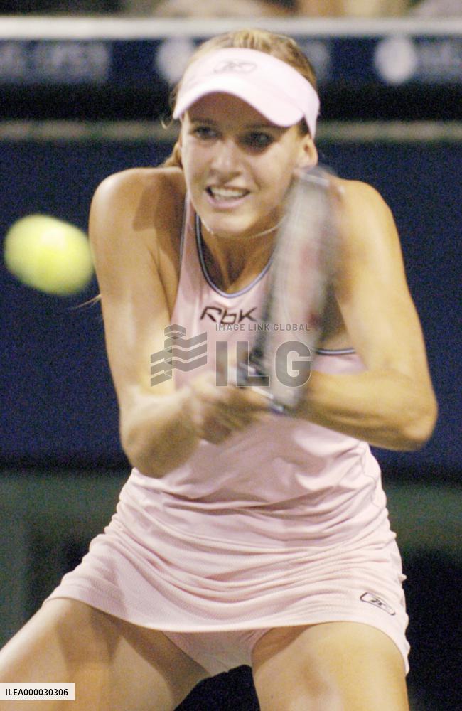 Vaidisova wins final as Golovin retires at Japan Open