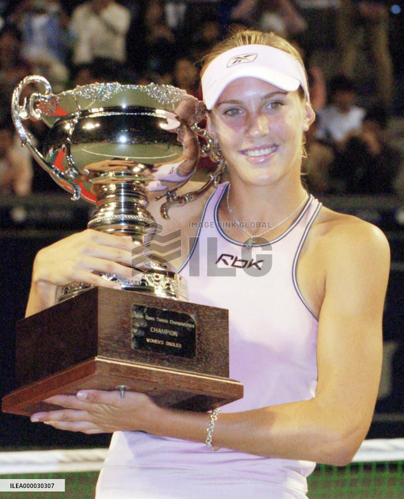 Vaidisova wins final as Golovin retires at Japan Open