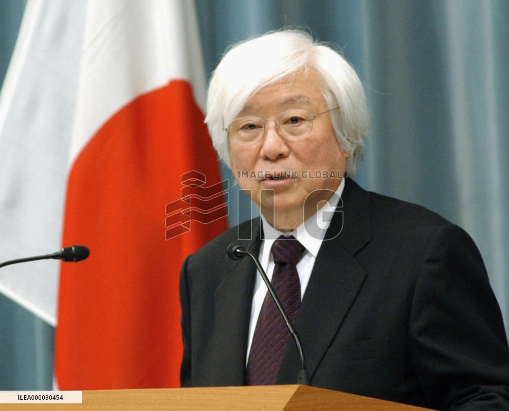 Gov't panel agrees to allow females to ascend imperial throne
