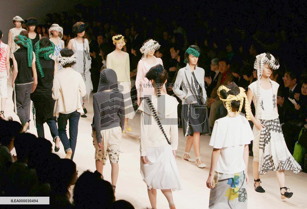 Tokyo Collection fashion show begins