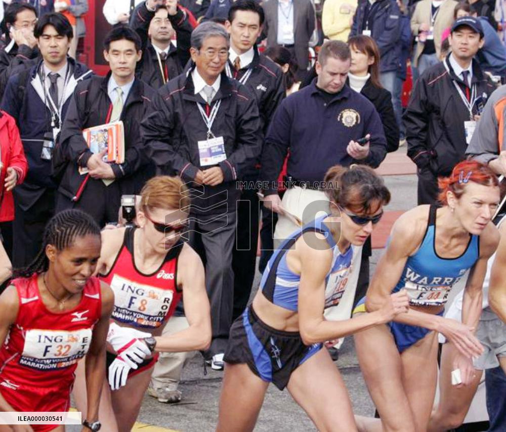 Tokyo Gov. Ishihara watches N.Y. City Marathon