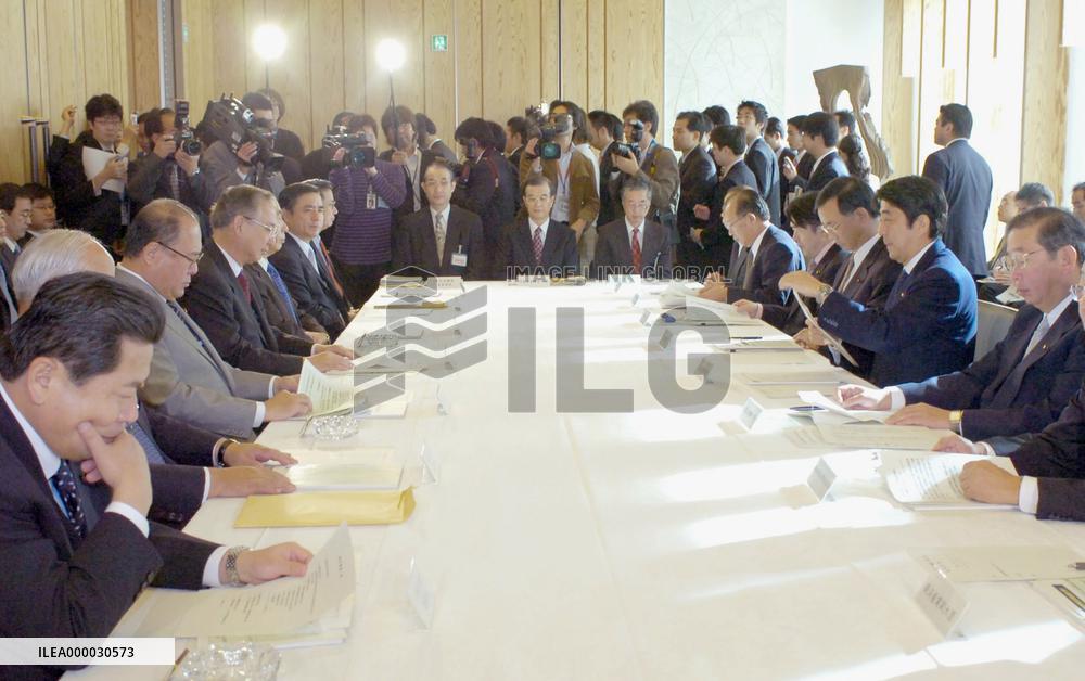 Gov't, ruling bloc begin debate on reform to curb medical costs