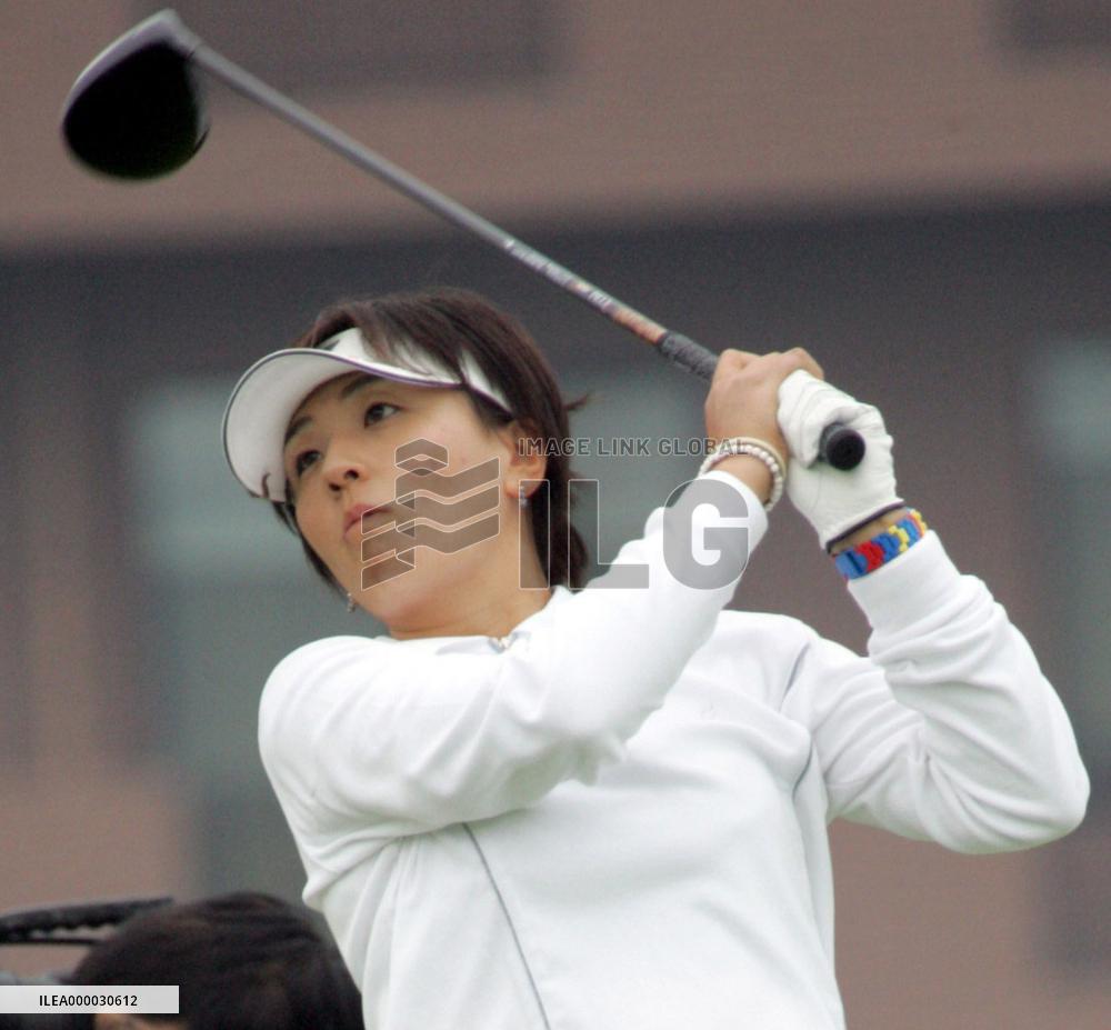 Mogi takes 1st-round lead at Itoen Ladies
