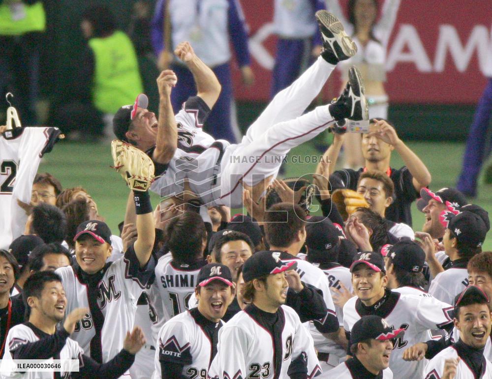 Lotte holds off Samsung to win Asia Series title