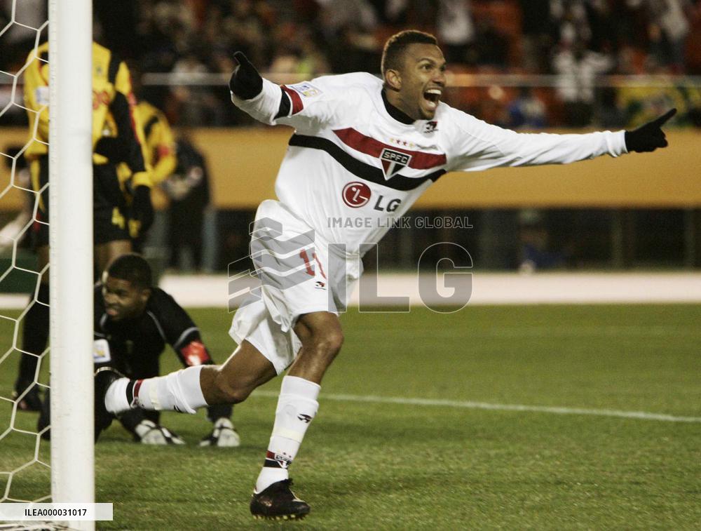 Sao Paulo edges Al Ittihad