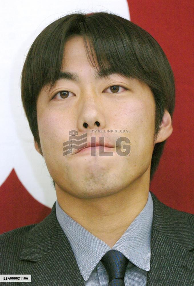 Uehara highest-paid pitcher in Japan, to await MLB switch
