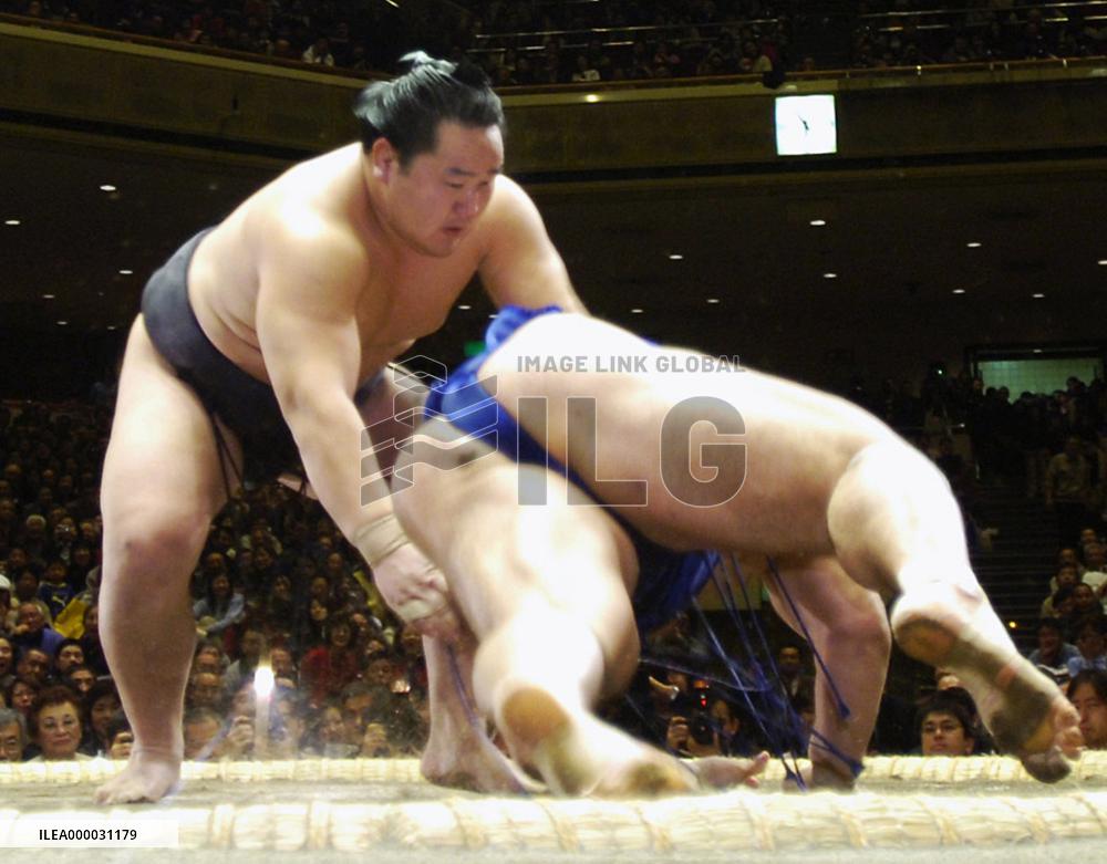 Asa starts with routine win