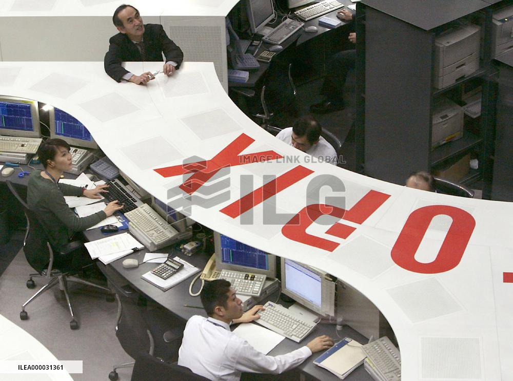 Tokyo stocks rebound as TSE resumes trading