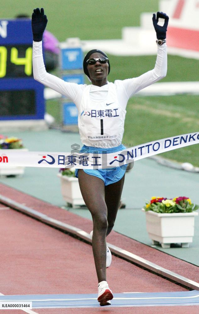 Kenyan Ndereba wins in Osaka with solid run