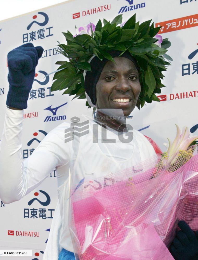 Kenyan Ndereba wins in Osaka with solid run