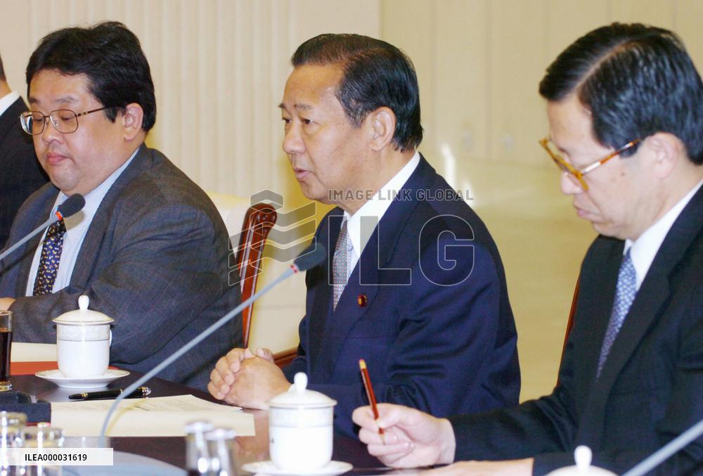 Japan trade minister begins day of meetings with Chinese officia