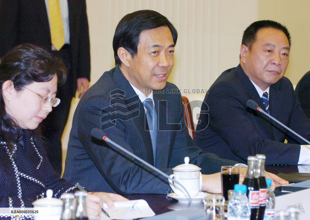 Japan trade minister begins day of meetings with Chinese officia