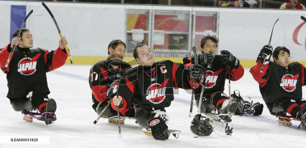 Japan beats Sweden in ice sledge hockey