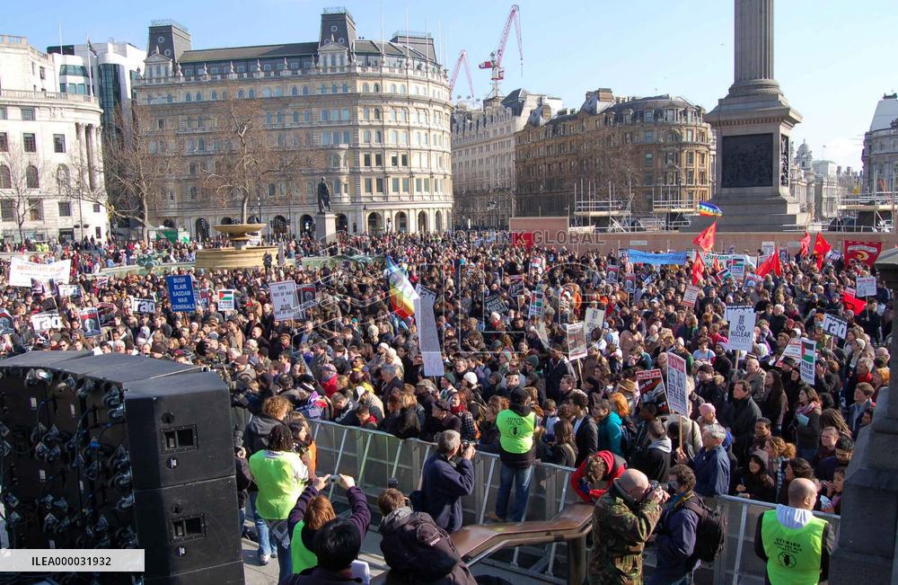 Antiwar citizens demand Britain's withdrawal from Iraq