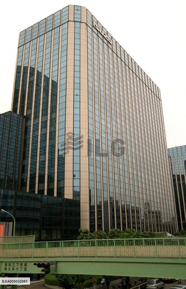 GM to sell Isuzu shares, maybe to Mitsubishi, Itochu