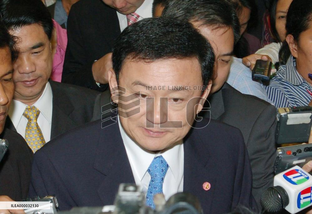 Thai premier Thaksin rebuffs resignation call after election