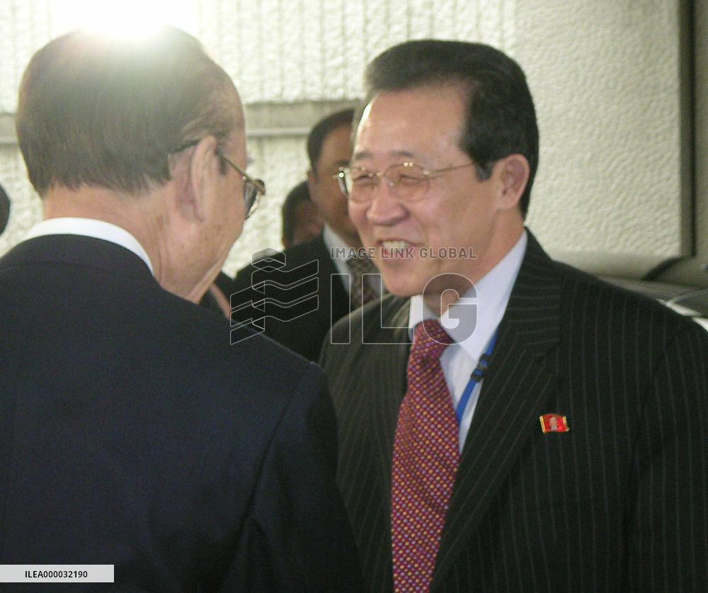 N. Korea's Kim visits Korean residents' office in Tokyo