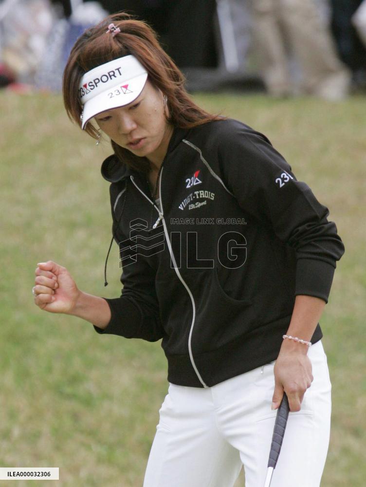Oyama grabs sole lead at Fujisankei Ladies Classic