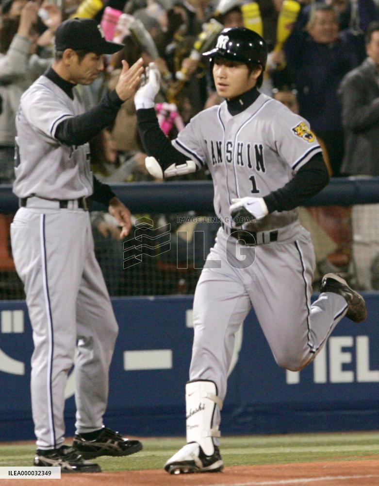 Toritani hits go-ahead three-run homer