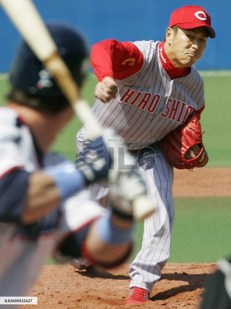 Kuroda holds Swallows to four hits