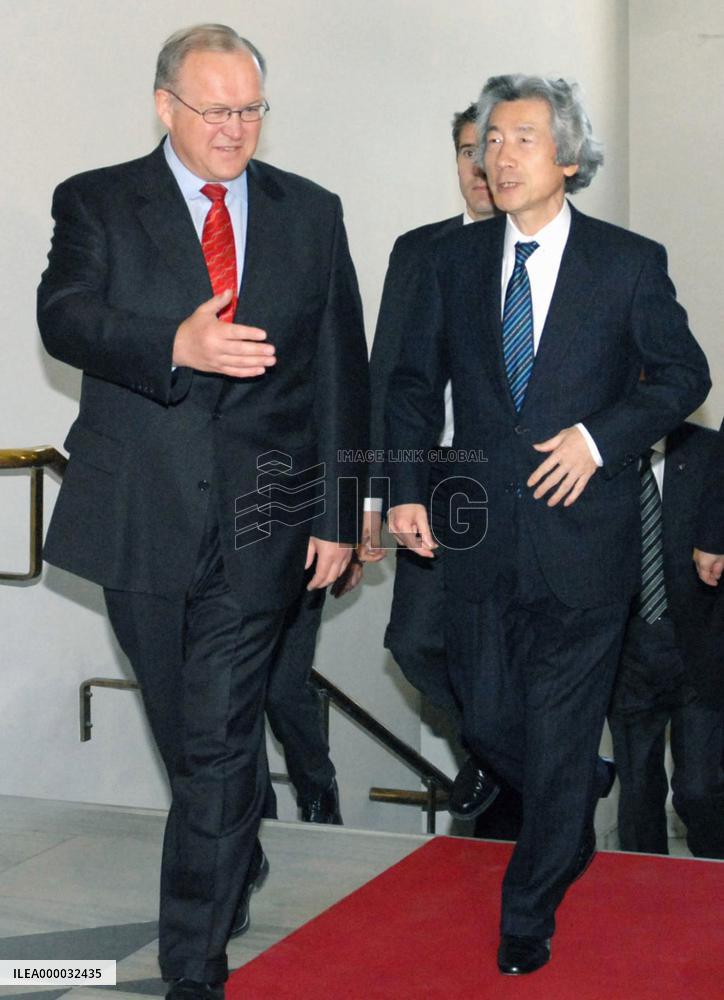 Koizumi meets Swedish premier in Stockholm
