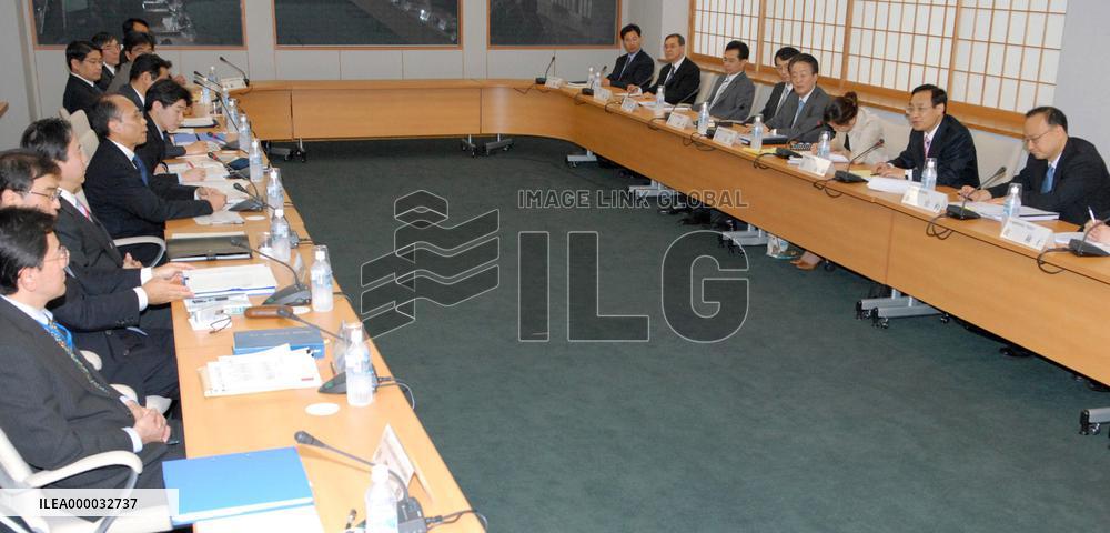 Japan, S. Korea hold EEZ demarcation talks amid islets row