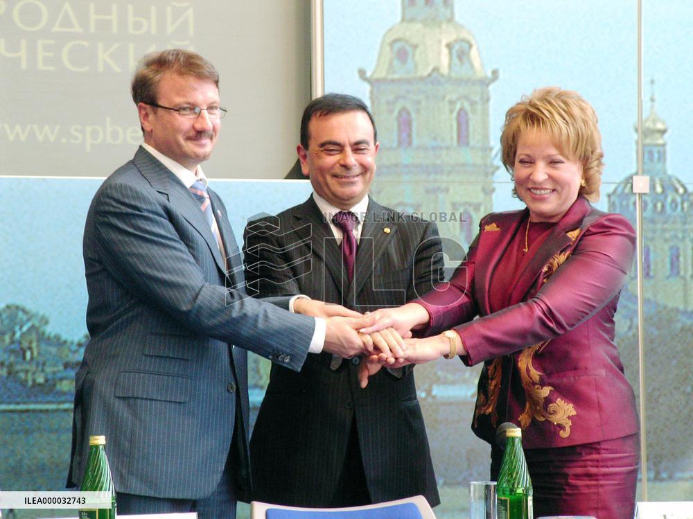 Nissan inks deal to begin car production in Russia in 2009