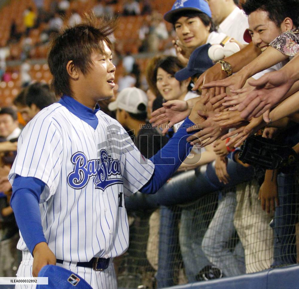 Rookie Yamaguchi mows down reeling Giants