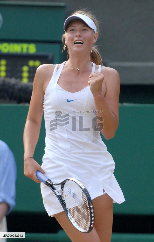 Sharapova of Russia beats American Amy Frazier