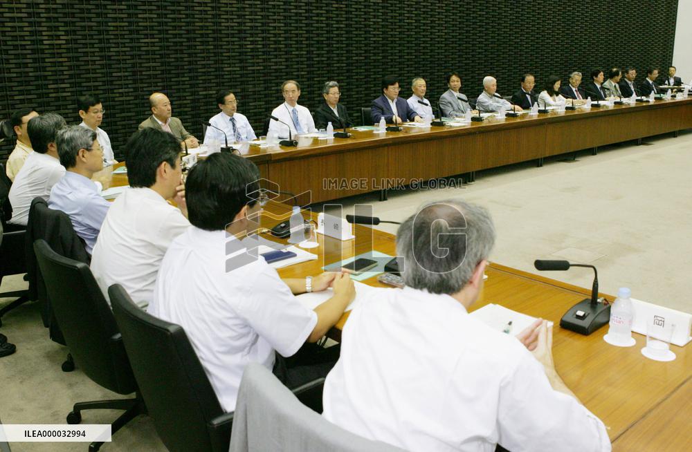 BOJ chief upbeat on economic outlook, mum on rate hike