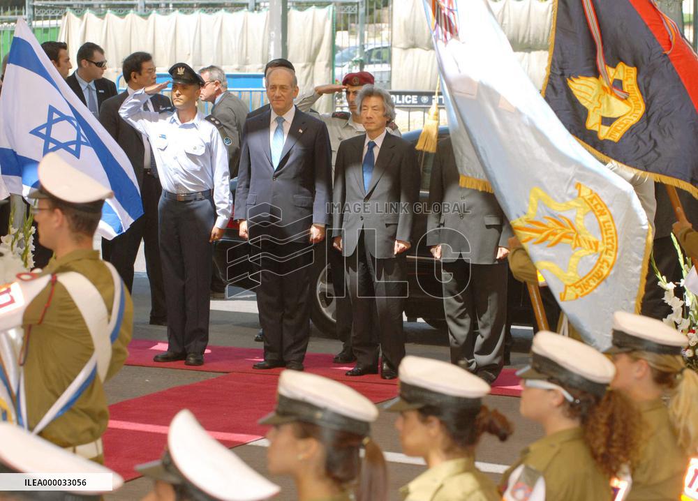 Koizumi visits Israel