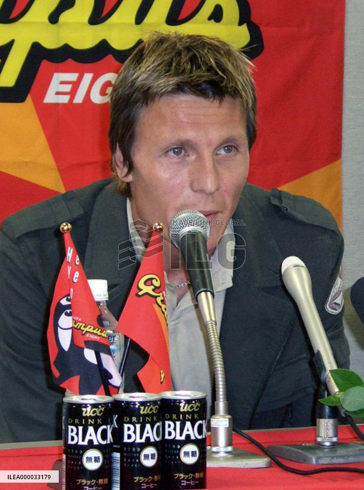 Norwegian striker Johnsen arrives in Japan to play for Nagoya Gr