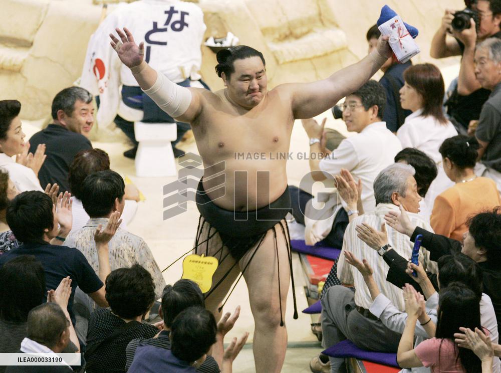 Asashoryu wins Nagoya title for 17th career Emperor's Cup