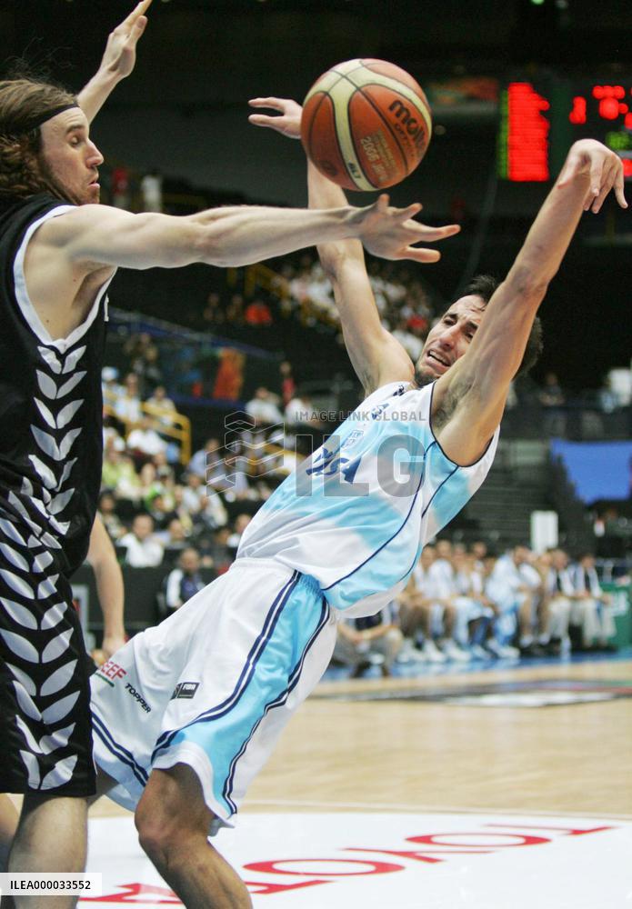 Argentina holds off New Zealand to make q'finals