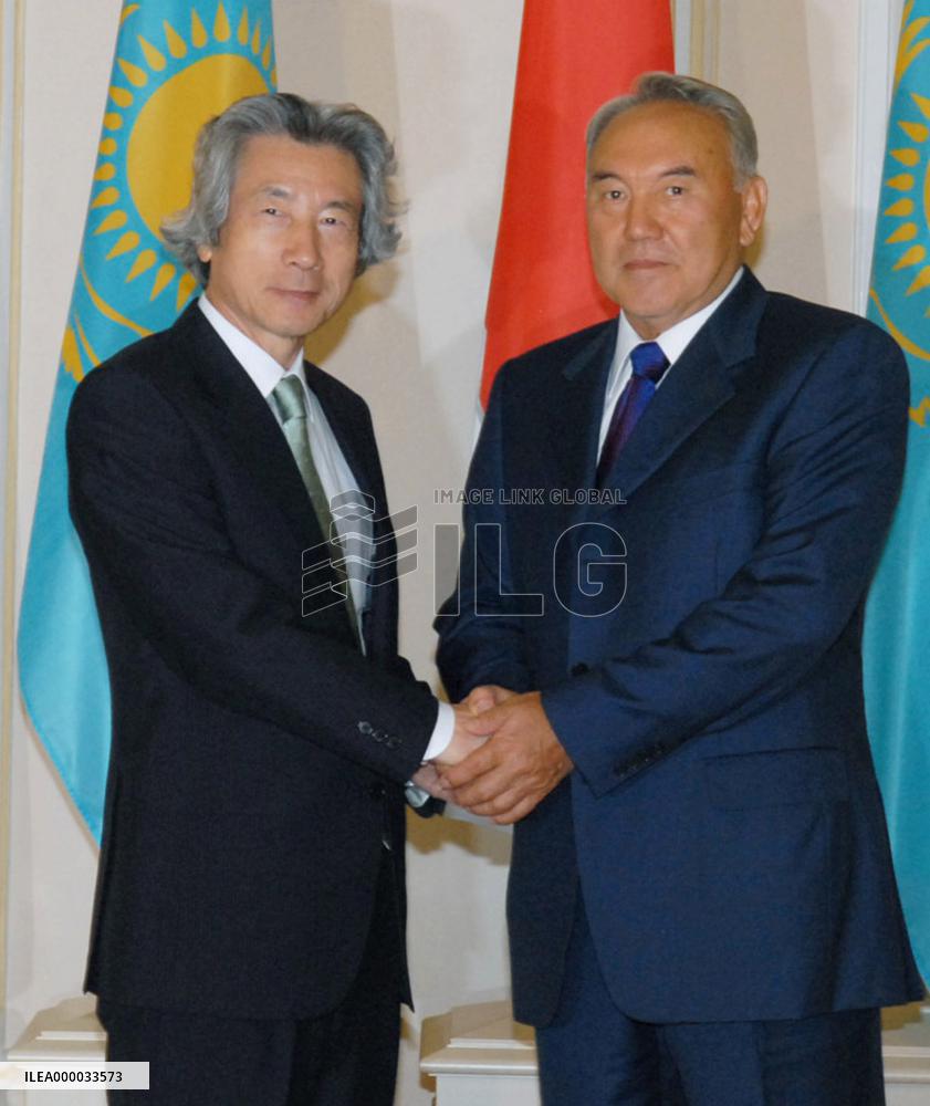 Koizumi meets with Nazabayev