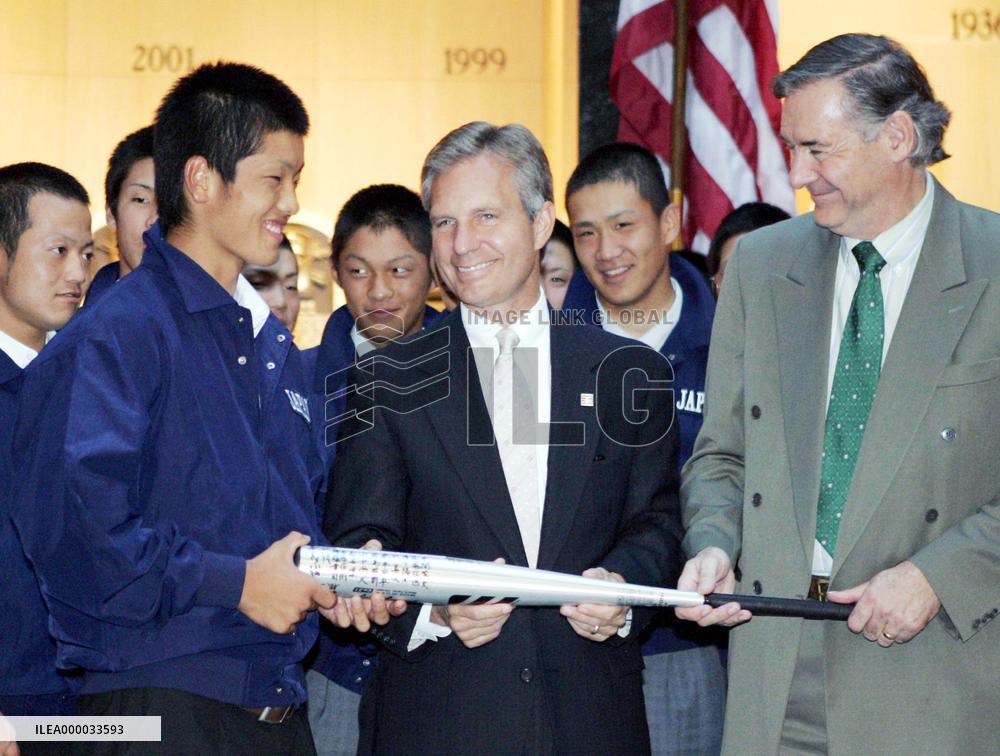 Japanese high school all-star team visits Baseball Hall of Fame