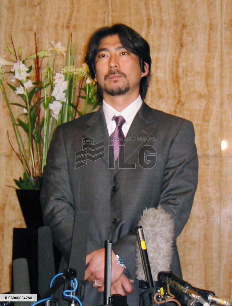 Yomiuri begins talks with free agent Ogasawara