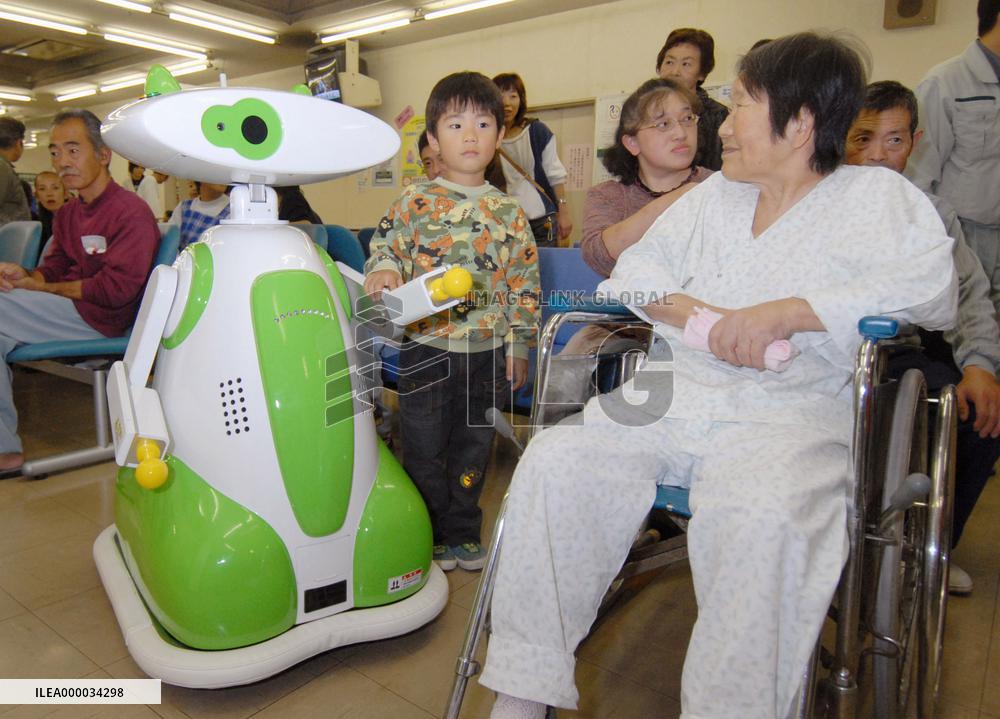 Robot clerk offers patients guidance services in  Fukushima