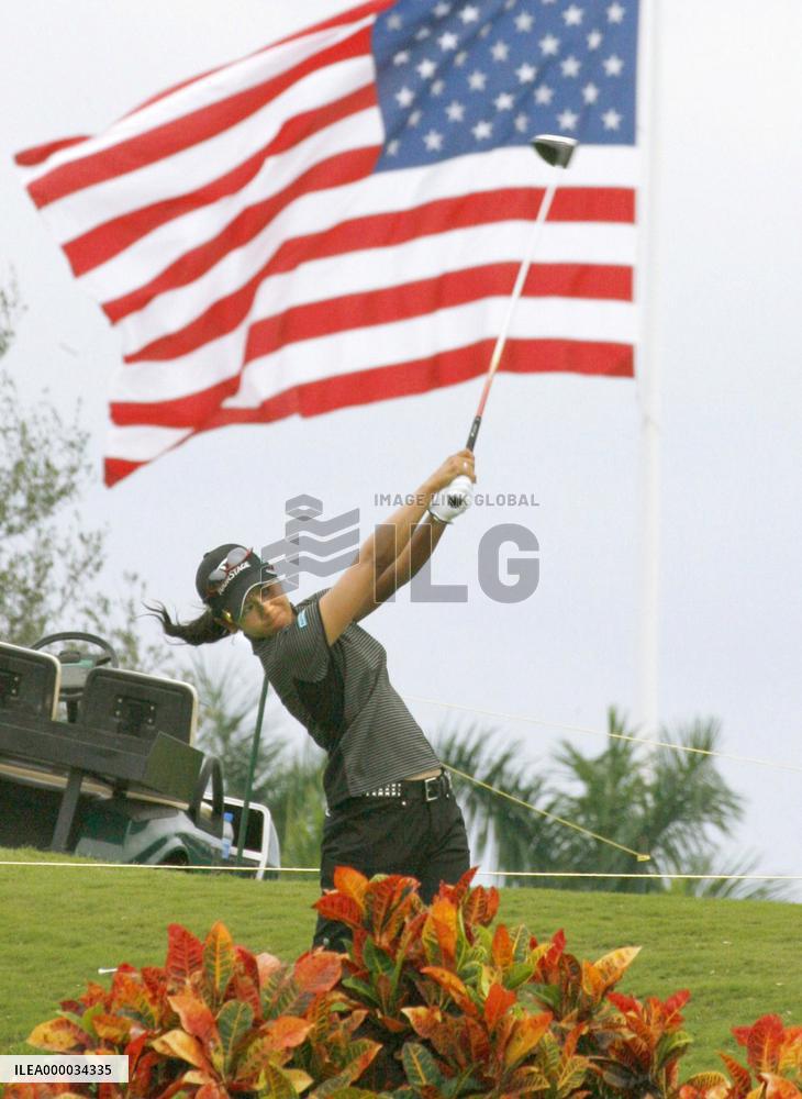 Miyazato takes 1st-round lead at ADT Championships