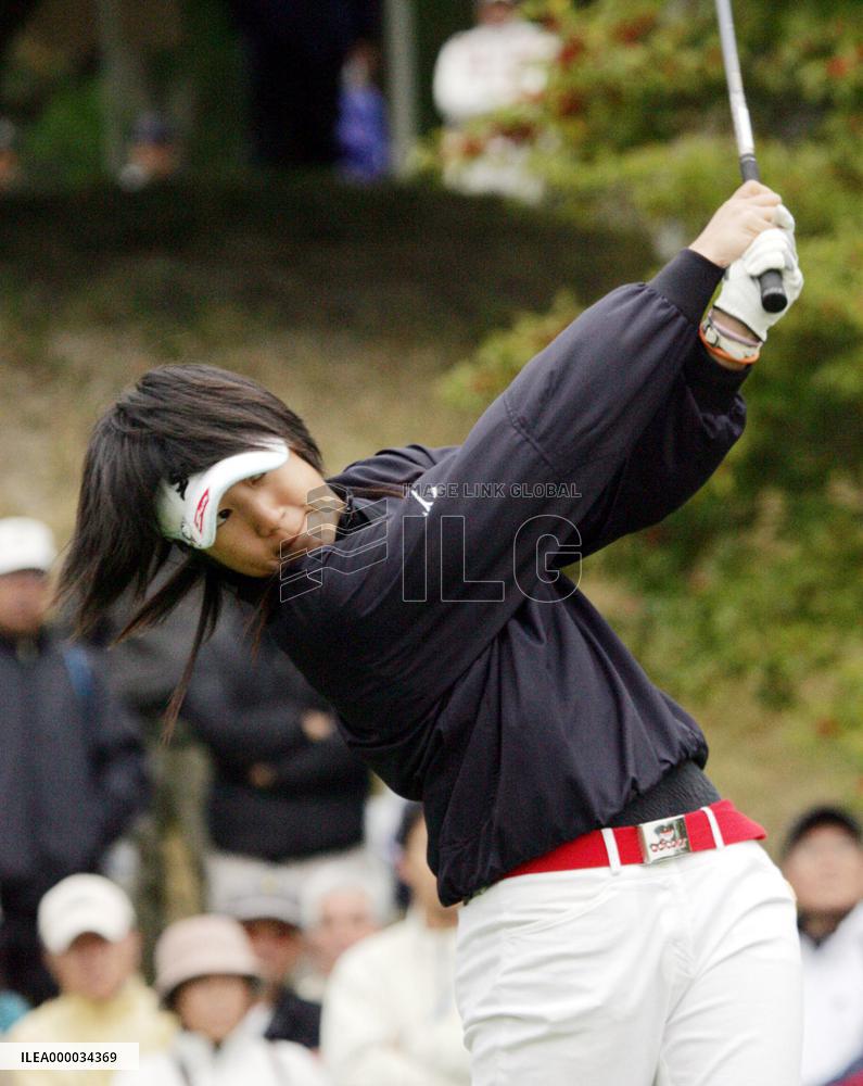 Teenage amateur Fujimoto shares lead at Elleair Ladies