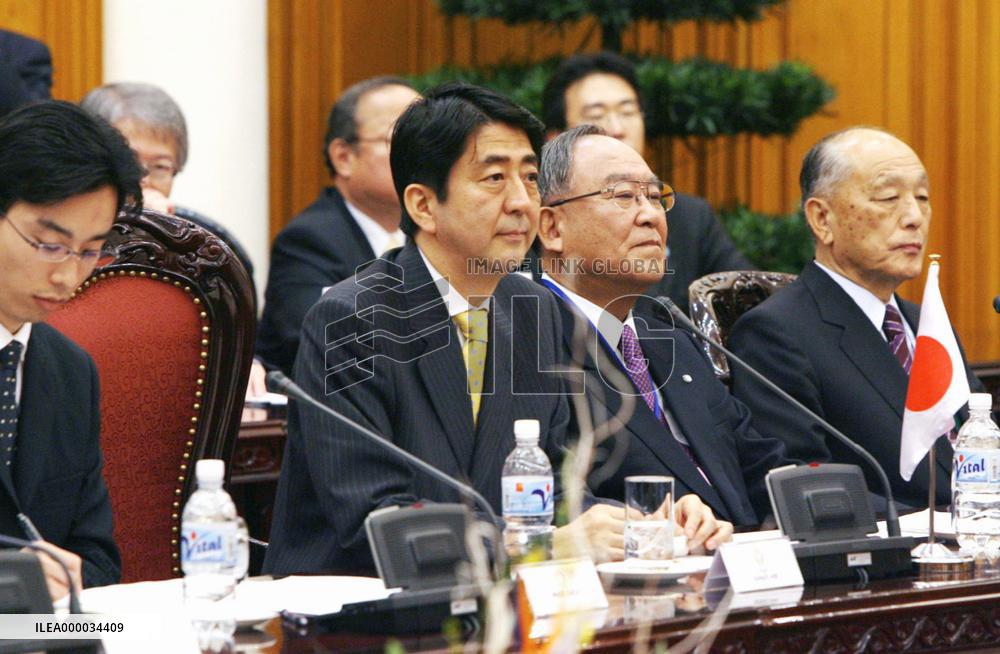 Japan promises 85 bil. yen investment in Vietnam, aid programs