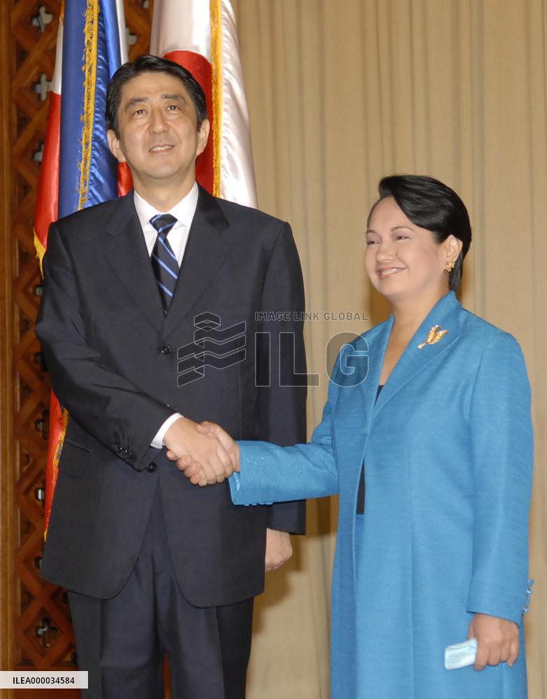 Abe, Arroyo express 'grave concern' over N. Korea nuke, missile