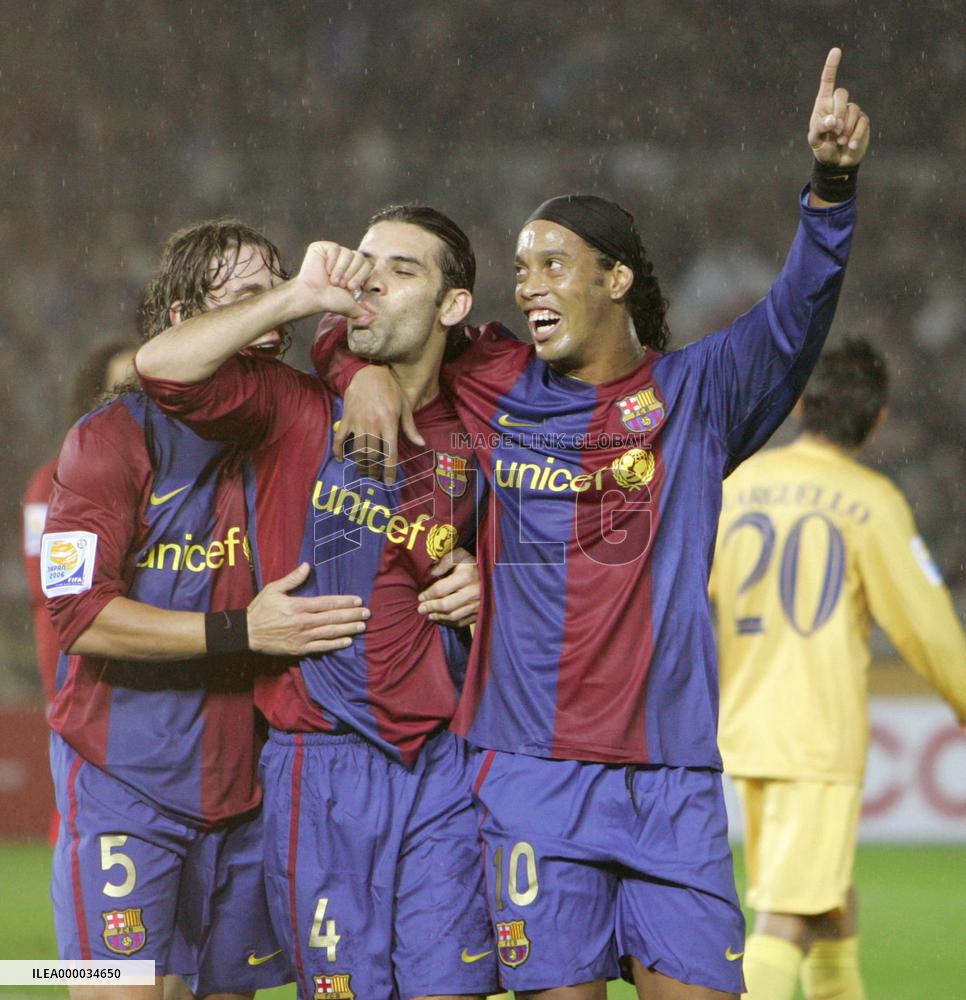 Barcelona beat Club America