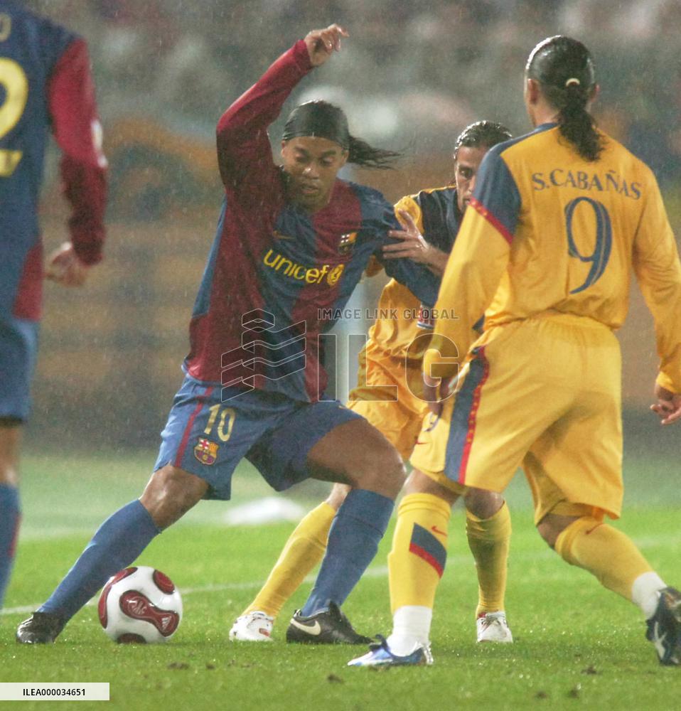 Barcelona beat Club America