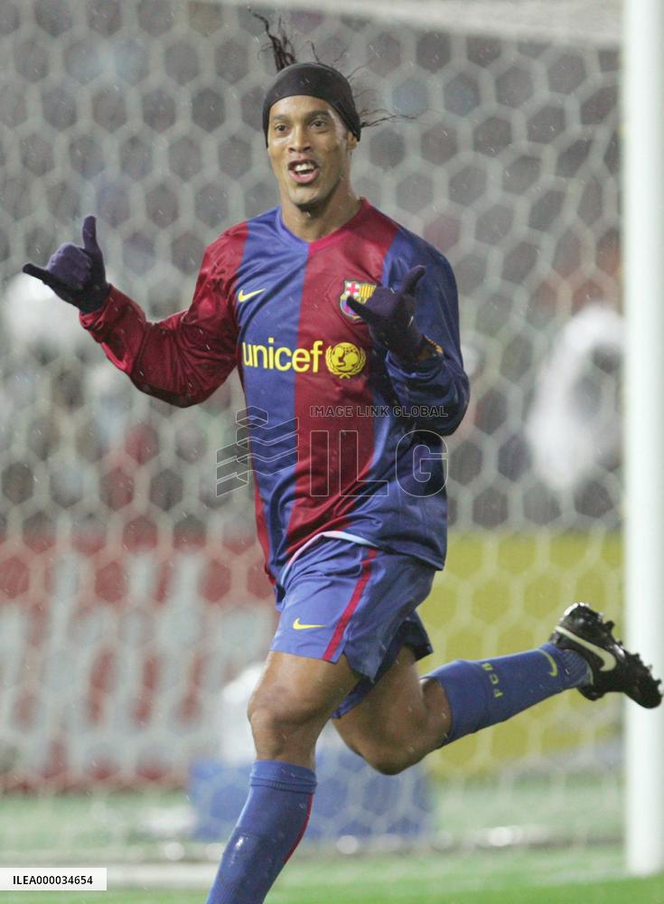 Barcelona beat Club America