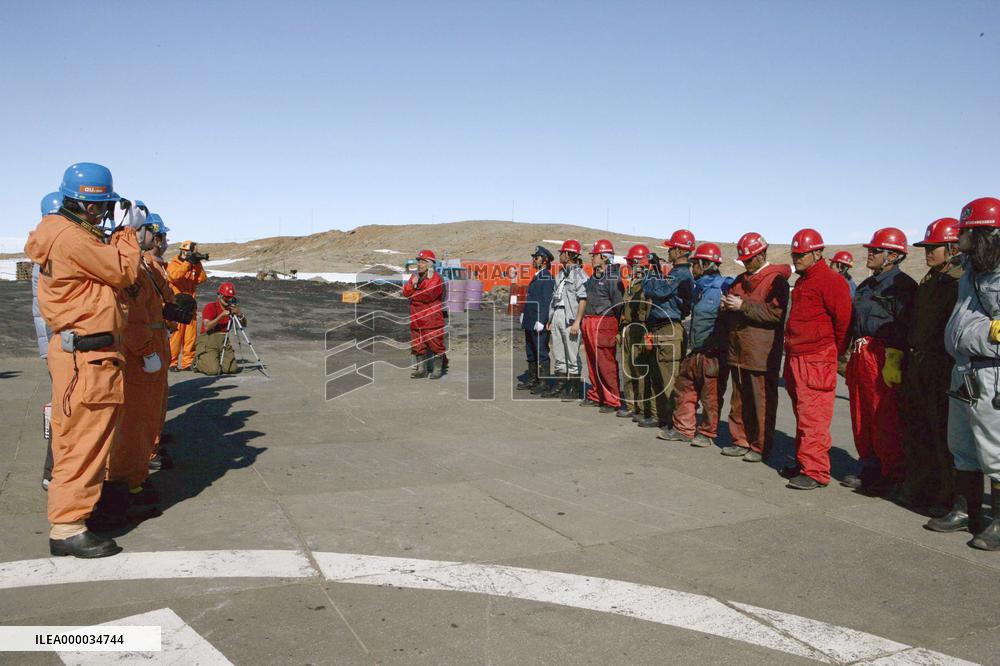 Japan's 48th Antarctic expedition arrives at Showa Base