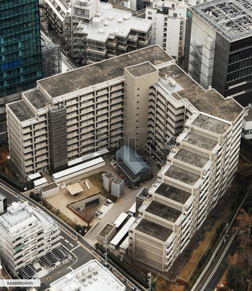 Tax-panel chief to resign over scandal, deals blow to Abe