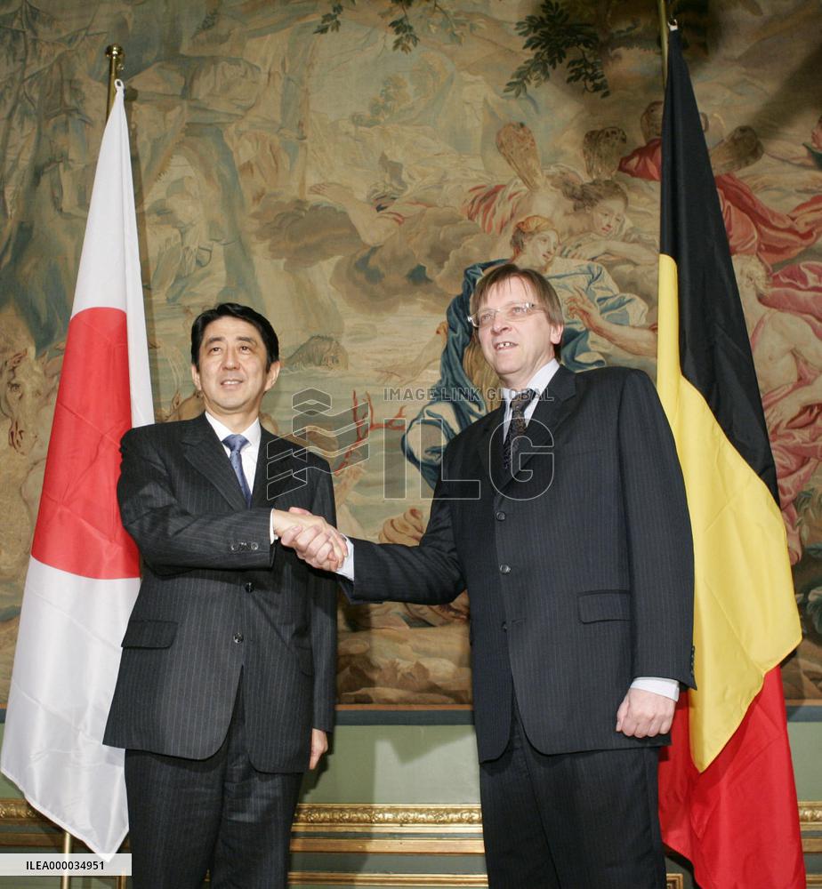 Abe, Verhofstadt agree to closely cooperate on U.N. issues