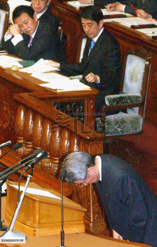 Health minister apologizes over his gaffe