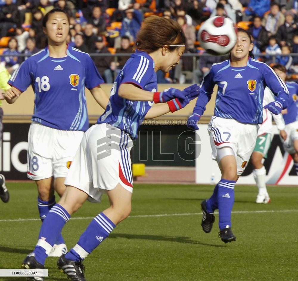 Japan down Mexico to boost World Cup hopes